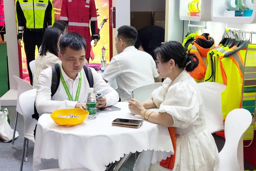 亚洲bwin光学上海劳保展3